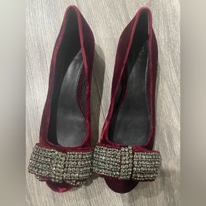 Tory Burch
Women's Josephine Pumps velvet colour red , New size 6